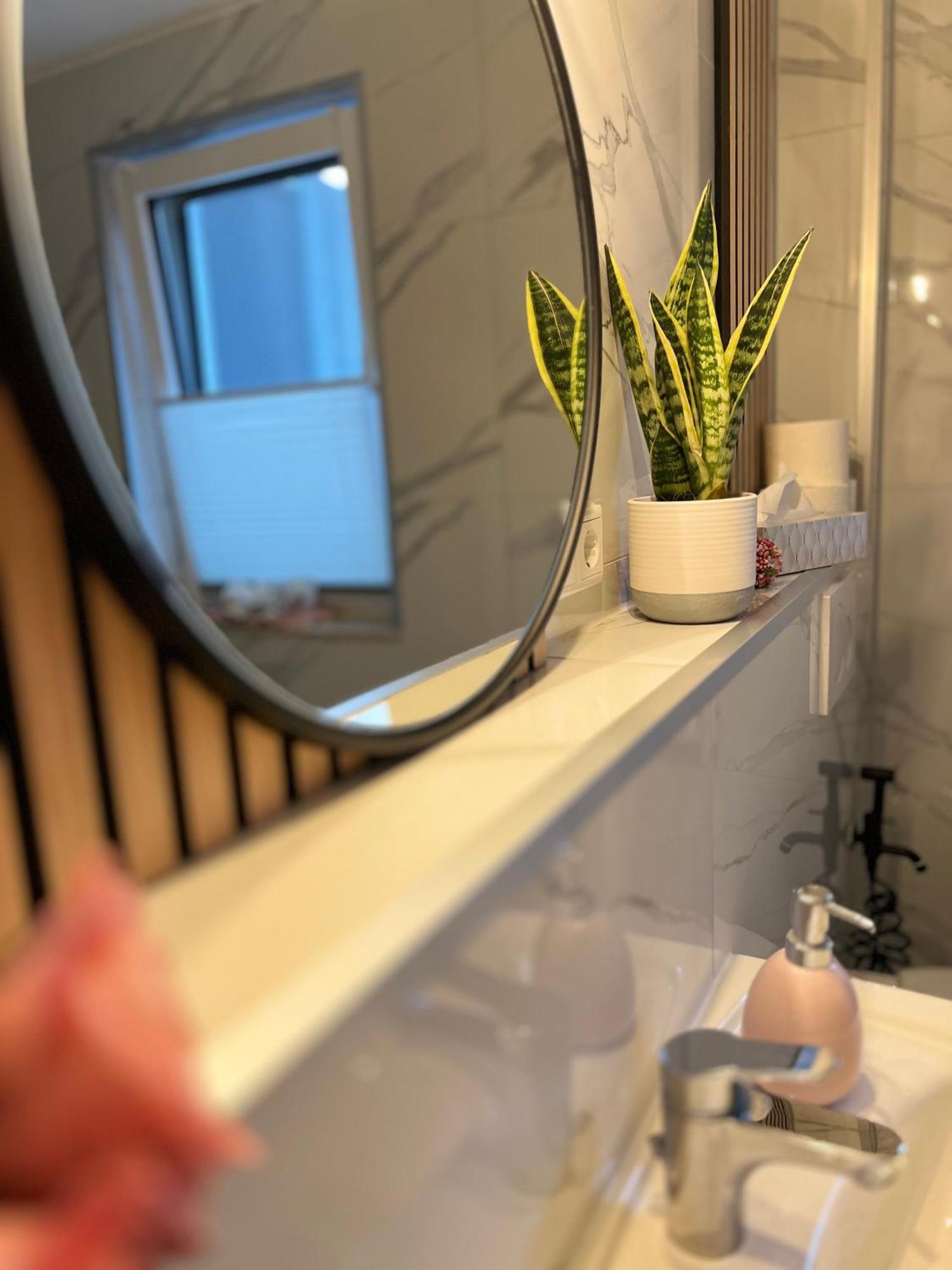 Relaxdays-Apartments 2 Garten Und Pool- Mitbenutzung, Kostenloser Parkplatz, Kontaktloser Checkin, Wifi Mit Smarttv 귀터슬로 외부 사진